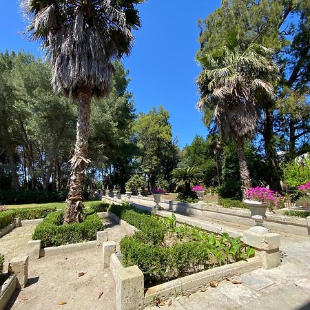 Palazzo De Carlo E Il Parco Dei 7 Pozzi Bed & Breakfast Лече Екстериор снимка
