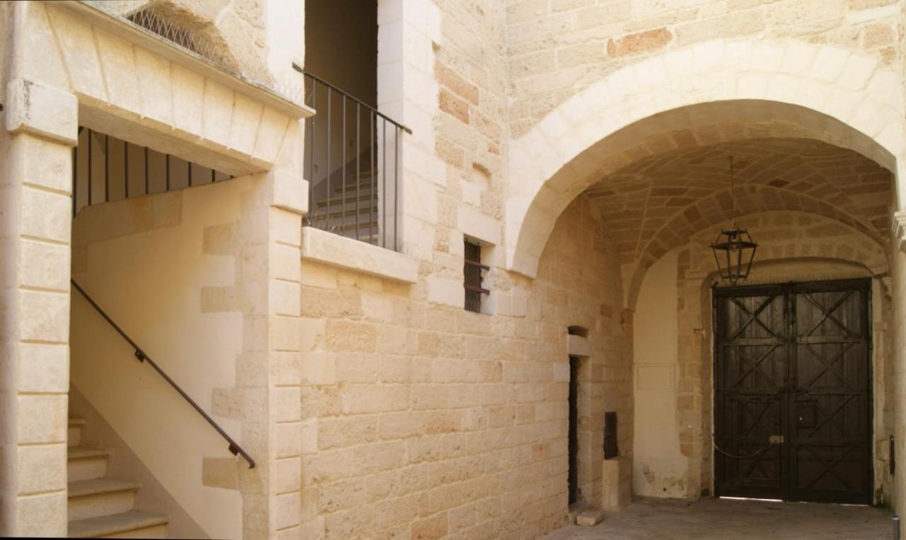 Palazzo De Carlo E Il Parco Dei 7 Pozzi Bed & Breakfast Лече Екстериор снимка