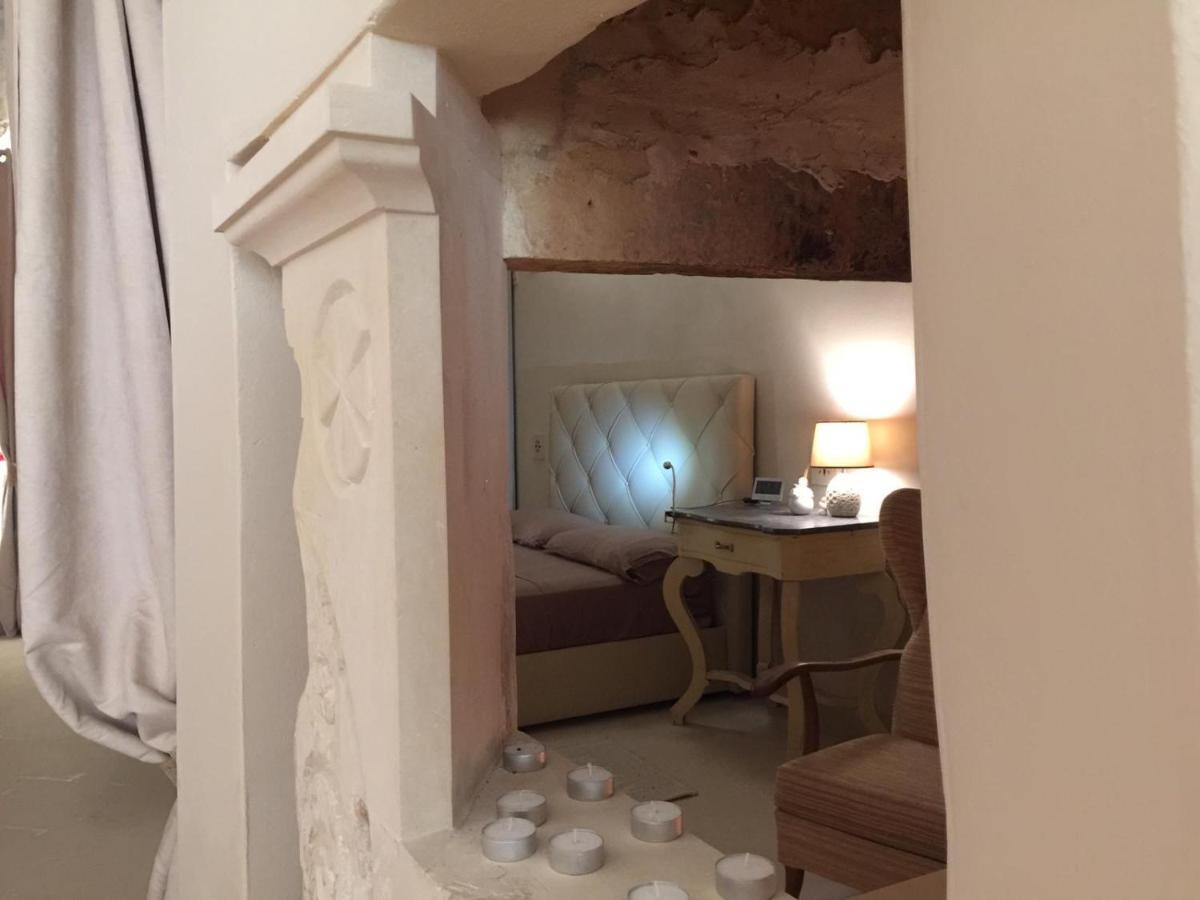Palazzo De Carlo E Il Parco Dei 7 Pozzi Bed & Breakfast Лече Екстериор снимка
