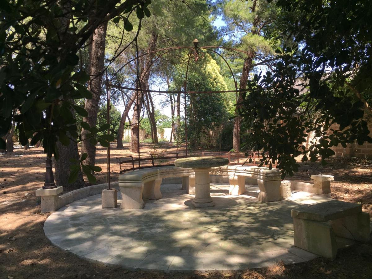 Palazzo De Carlo E Il Parco Dei 7 Pozzi Bed & Breakfast Лече Екстериор снимка