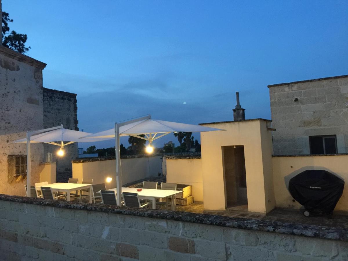 Palazzo De Carlo E Il Parco Dei 7 Pozzi Bed & Breakfast Лече Екстериор снимка