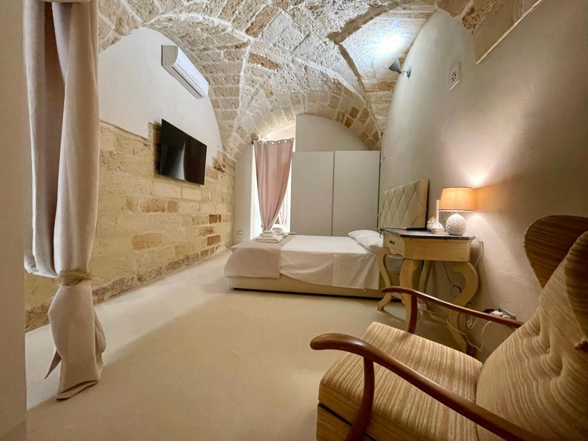 Palazzo De Carlo E Il Parco Dei 7 Pozzi Bed & Breakfast Лече Екстериор снимка