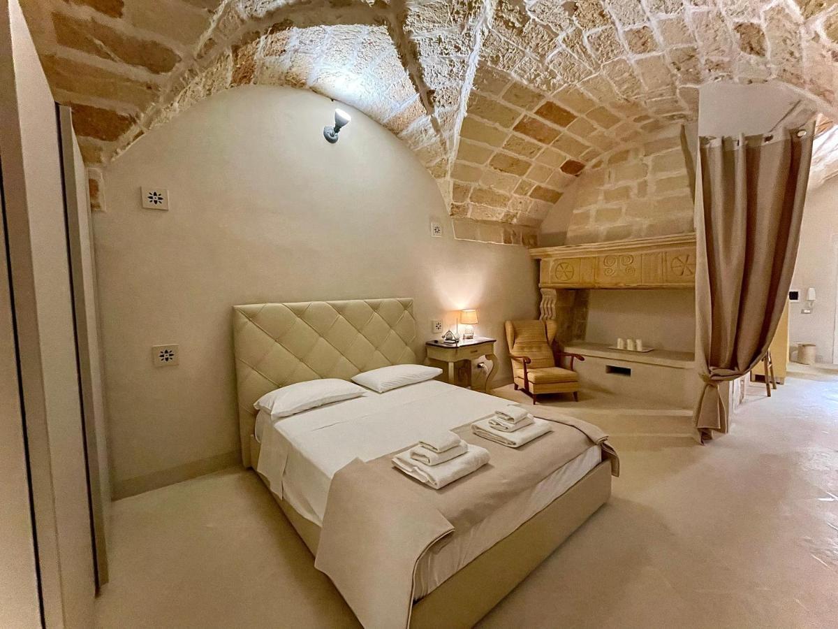 Palazzo De Carlo E Il Parco Dei 7 Pozzi Bed & Breakfast Лече Екстериор снимка