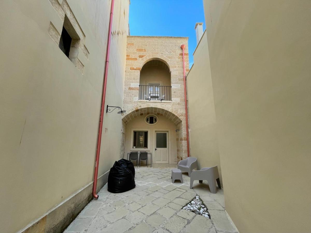Palazzo De Carlo E Il Parco Dei 7 Pozzi Bed & Breakfast Лече Екстериор снимка