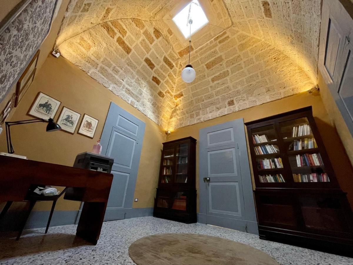 Palazzo De Carlo E Il Parco Dei 7 Pozzi Bed & Breakfast Лече Екстериор снимка