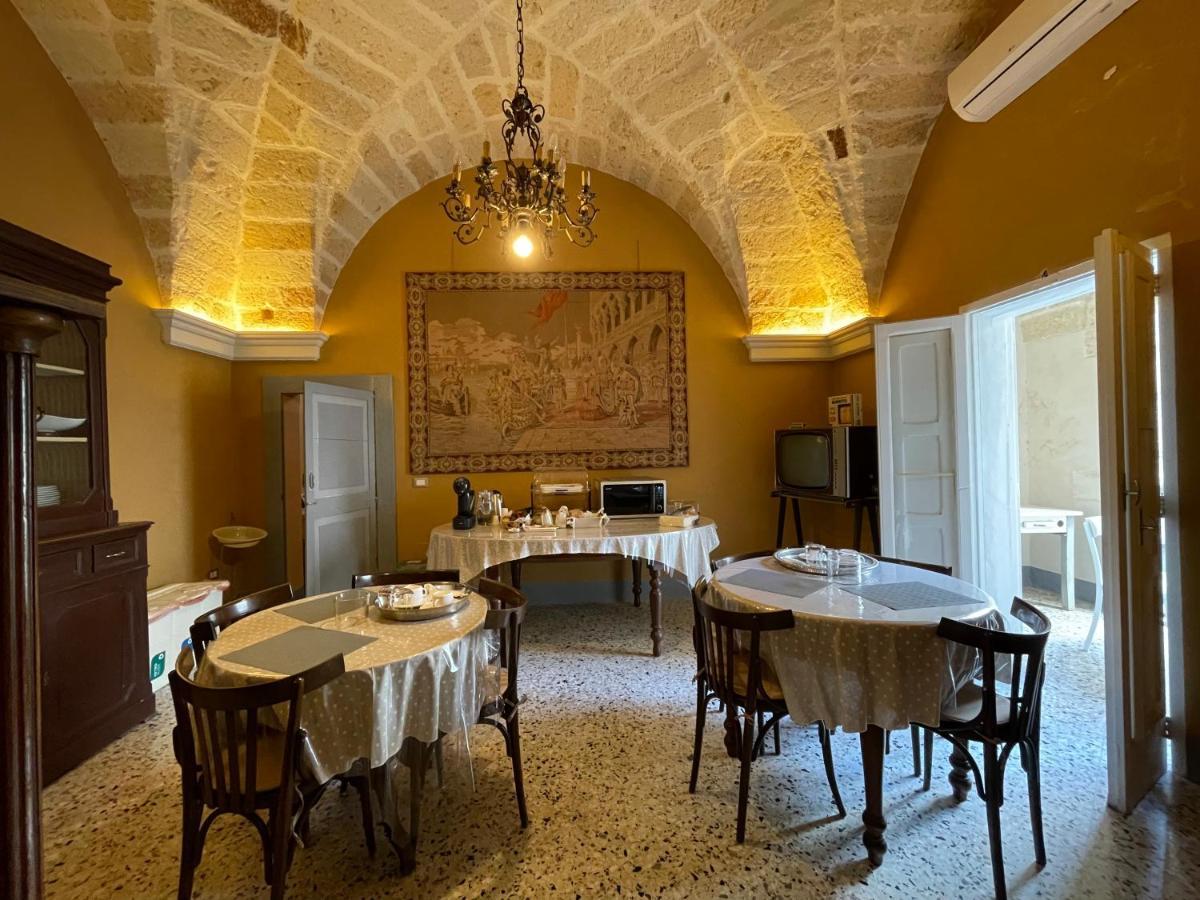 Palazzo De Carlo E Il Parco Dei 7 Pozzi Bed & Breakfast Лече Екстериор снимка
