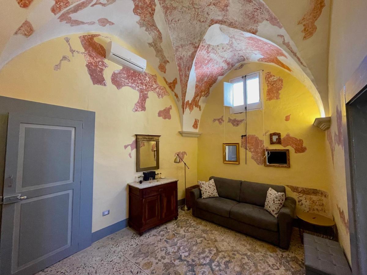 Palazzo De Carlo E Il Parco Dei 7 Pozzi Bed & Breakfast Лече Екстериор снимка