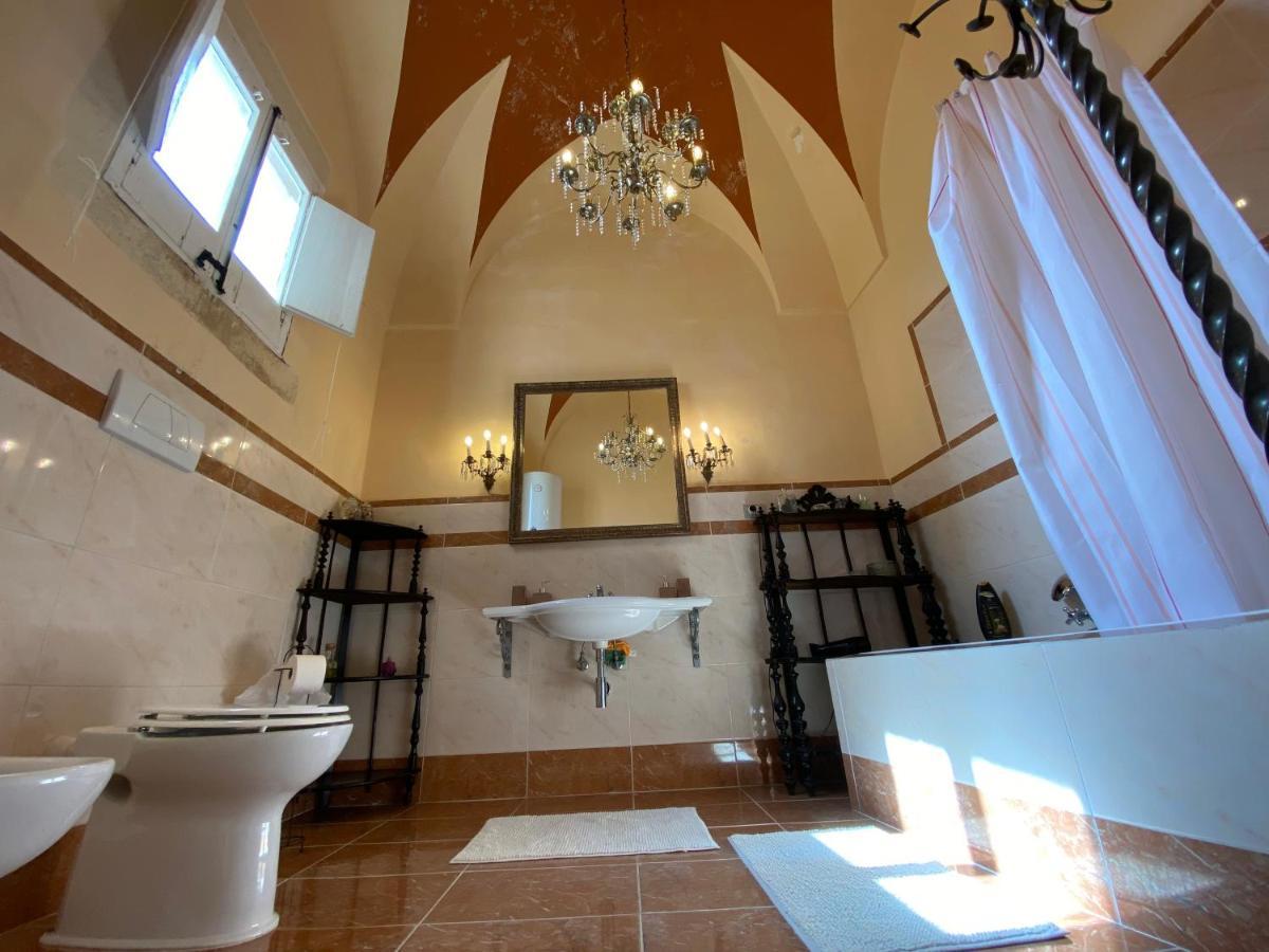 Palazzo De Carlo E Il Parco Dei 7 Pozzi Bed & Breakfast Лече Екстериор снимка