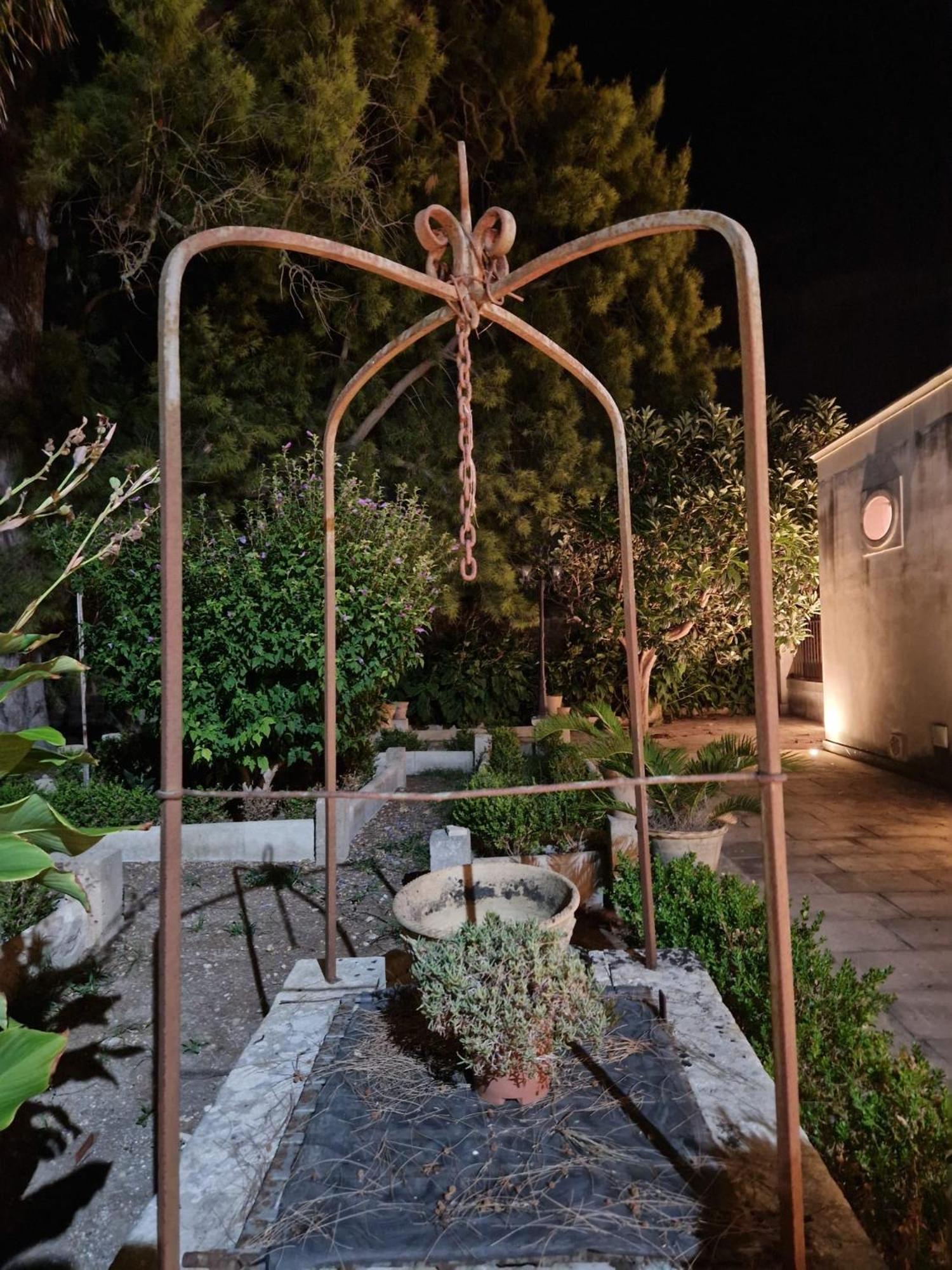 Palazzo De Carlo E Il Parco Dei 7 Pozzi Bed & Breakfast Лече Екстериор снимка