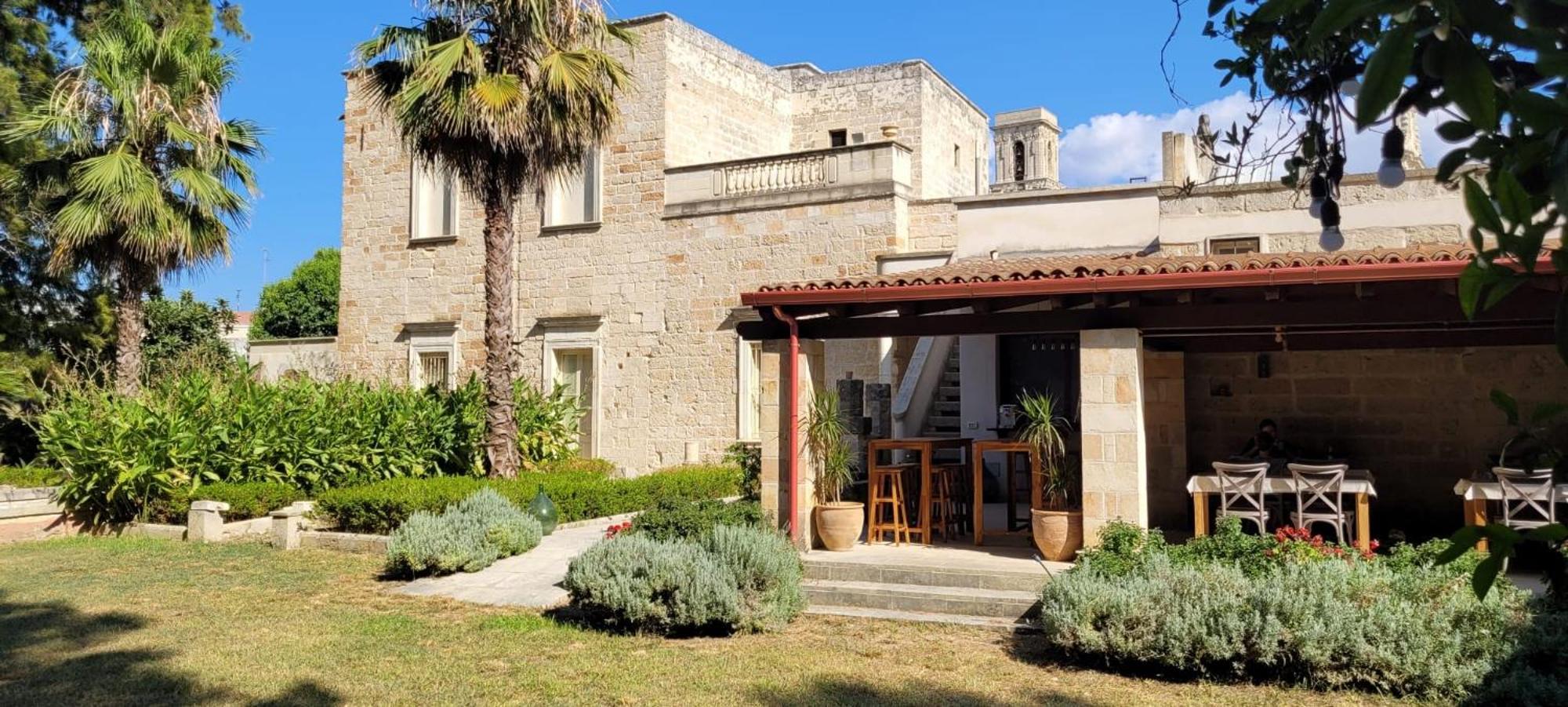 Palazzo De Carlo E Il Parco Dei 7 Pozzi Bed & Breakfast Лече Екстериор снимка