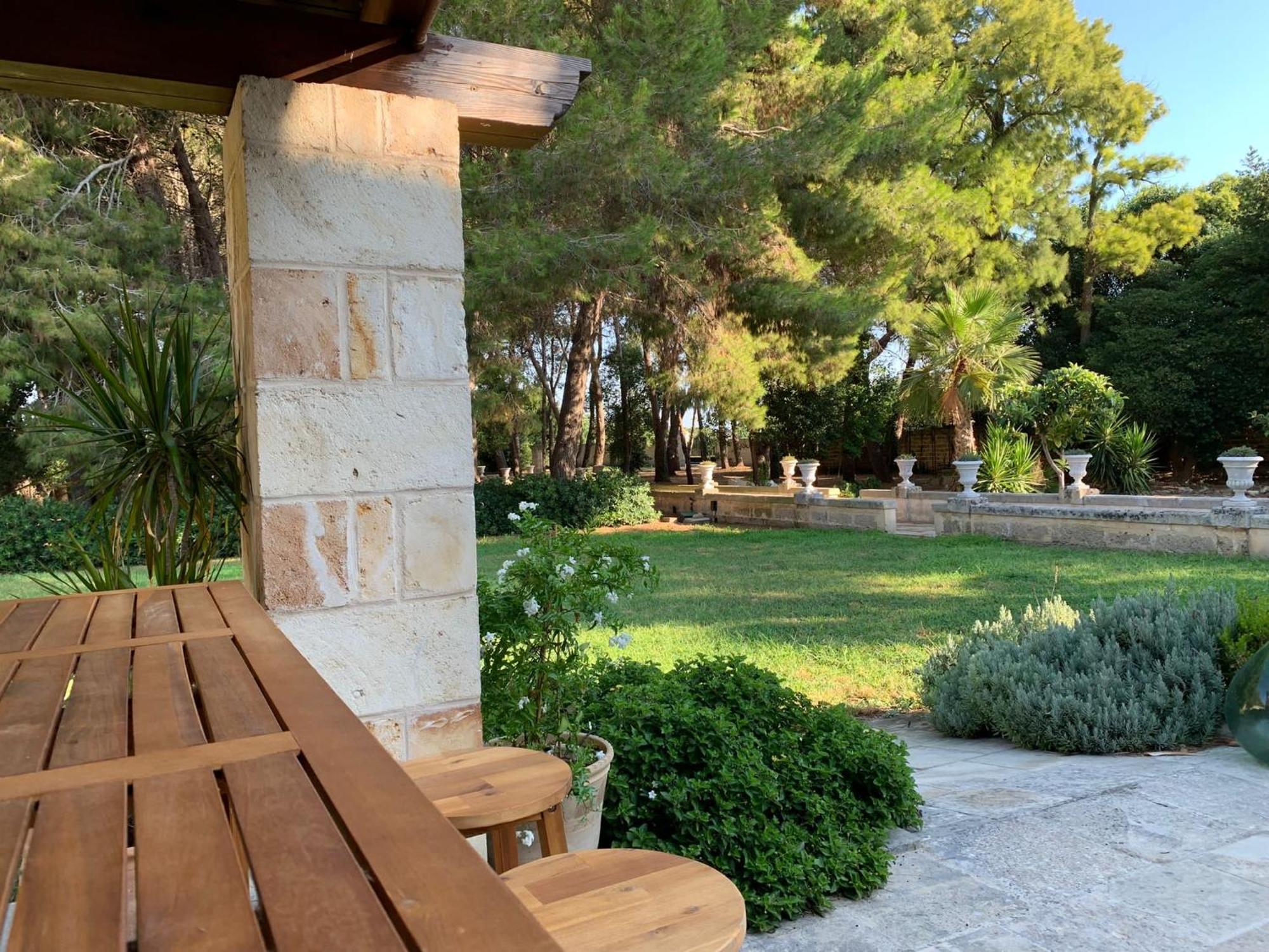 Palazzo De Carlo E Il Parco Dei 7 Pozzi Bed & Breakfast Лече Екстериор снимка