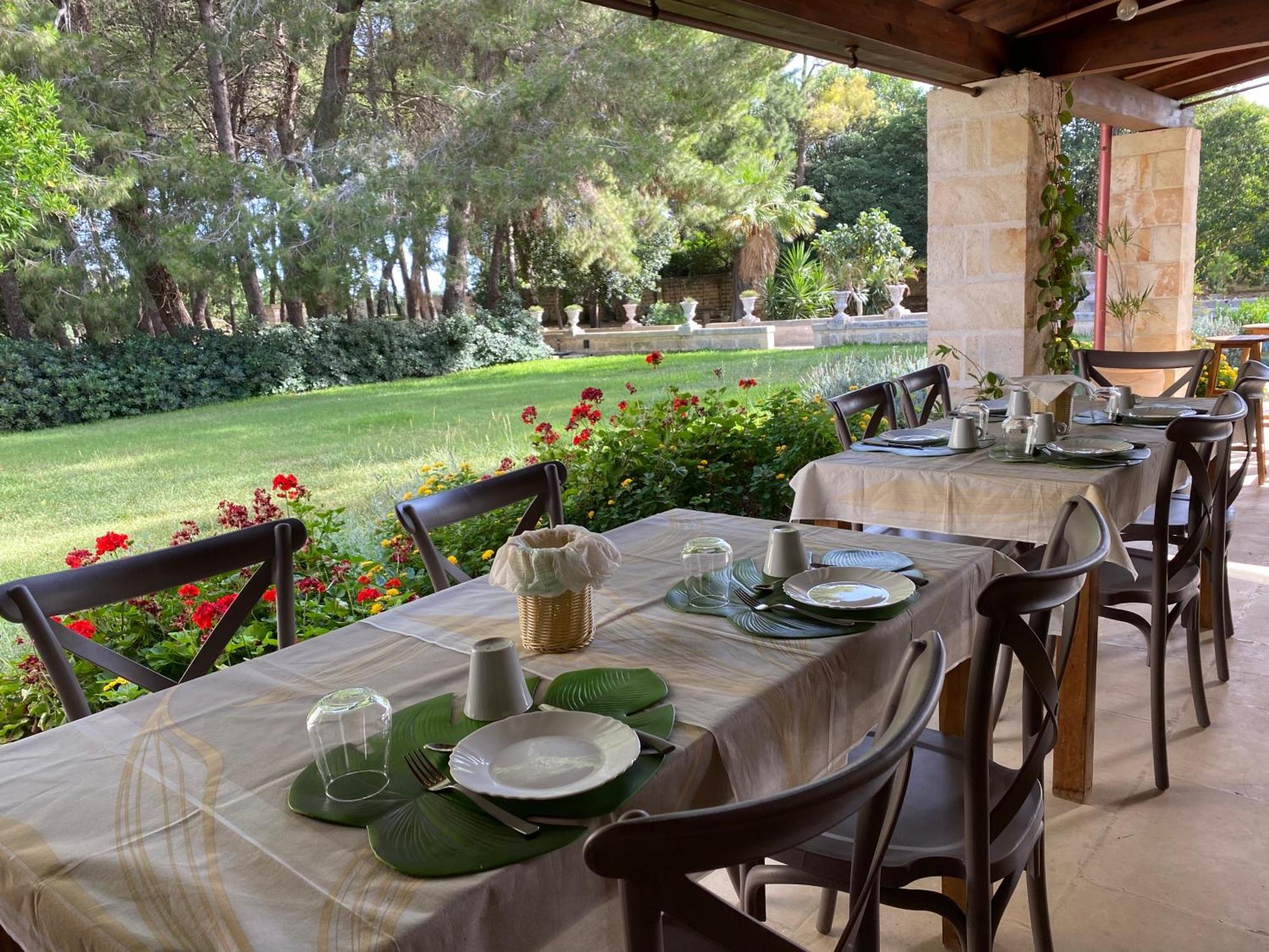 Palazzo De Carlo E Il Parco Dei 7 Pozzi Bed & Breakfast Лече Екстериор снимка