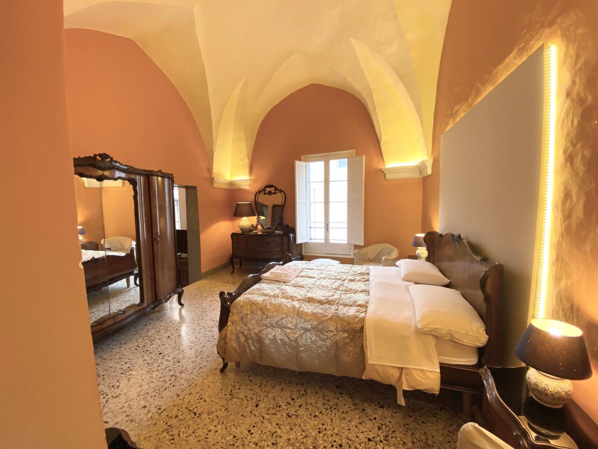 Palazzo De Carlo E Il Parco Dei 7 Pozzi Bed & Breakfast Лече Екстериор снимка