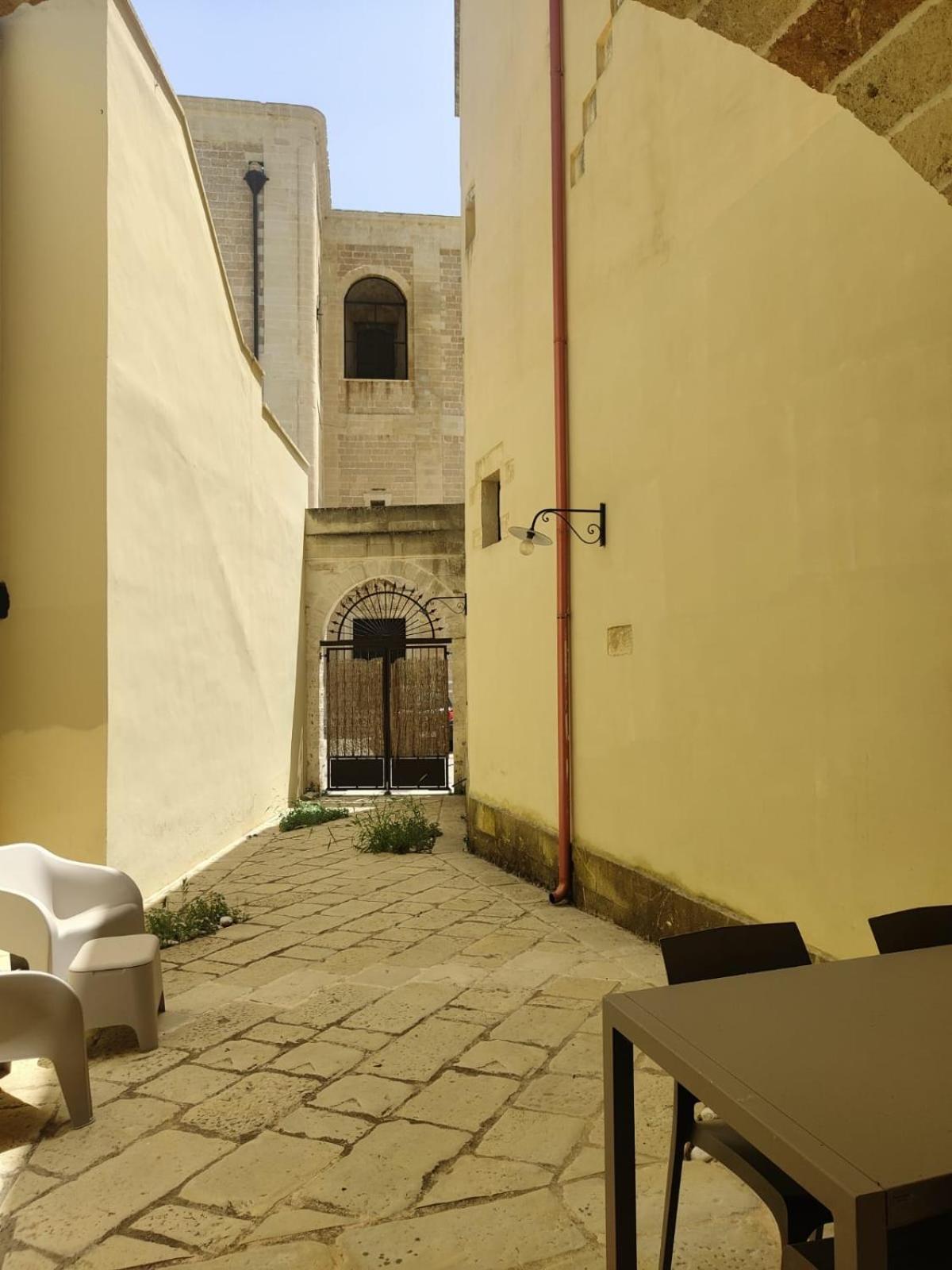 Palazzo De Carlo E Il Parco Dei 7 Pozzi Bed & Breakfast Лече Екстериор снимка