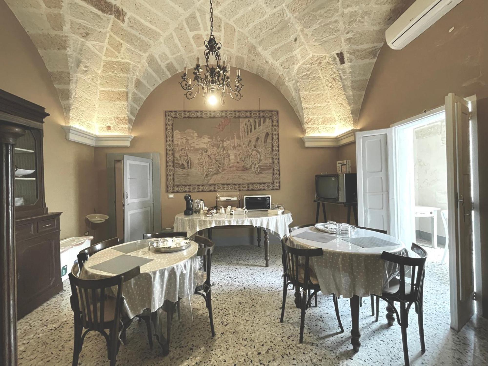 Palazzo De Carlo E Il Parco Dei 7 Pozzi Bed & Breakfast Лече Екстериор снимка